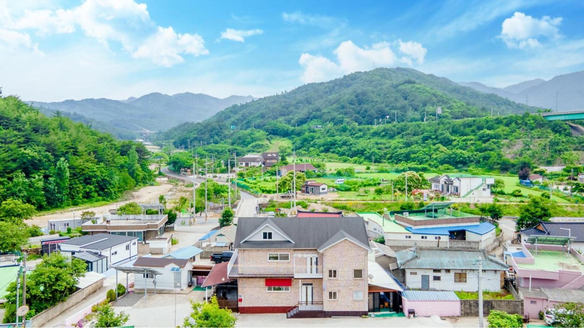 Samcheok Dasarang Pension Bagian luar foto